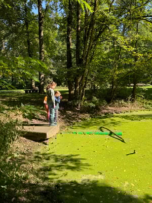 die Mädels erzählen sich Geschichten