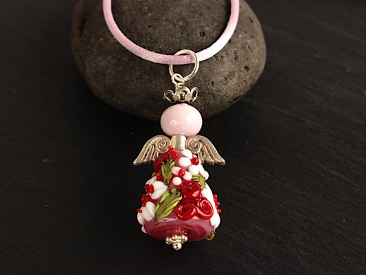 Blumenengel-Anhänger in Rosa und Rot