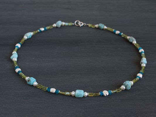 Unikatkette aus Larimar, Apatit und Peridot
