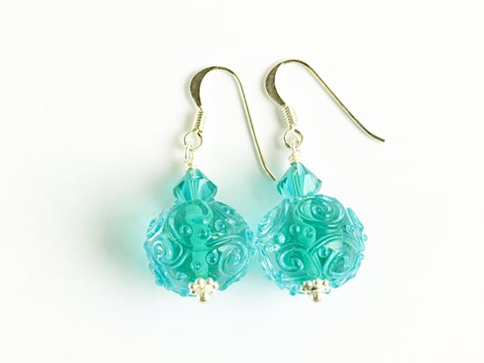 Ohrhänger Arabesque in Türkistönen, mit Glasschliff-Kristallen