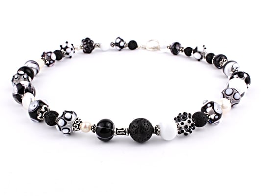 Glasperlen Unikat Kette in Schwarz und Weiss, mit Lava und Süßwasserzuchtperlen