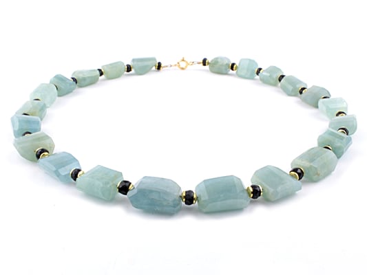 Unikat-Kette aus Aquamarinen im Natural Cut und Saphir