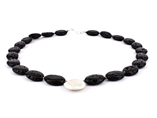 Lavakette aus flachen Ovalen, mit Silberlinse