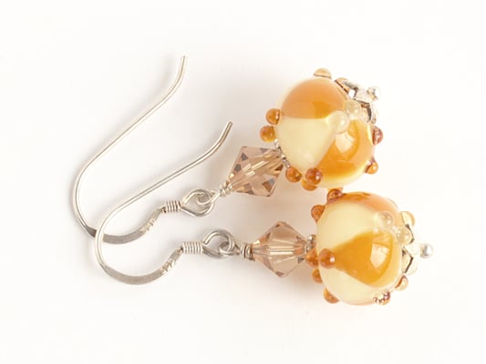 Ohrhänger Arlecchino in zwei Bernsteintönen, mit geschliffenen Kristallen