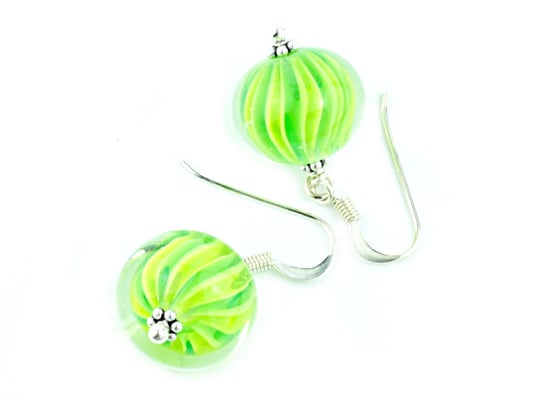 Ohrhänger Wave in Maigrün