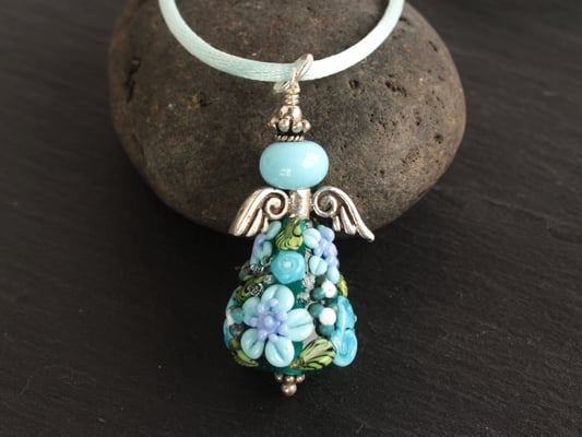 Blumenengel-Anhänger in Blau-Türkis