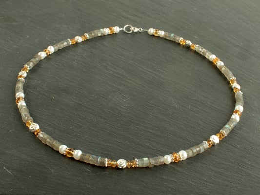 Unikatkette aus Labradorit, Citrin und Perlen