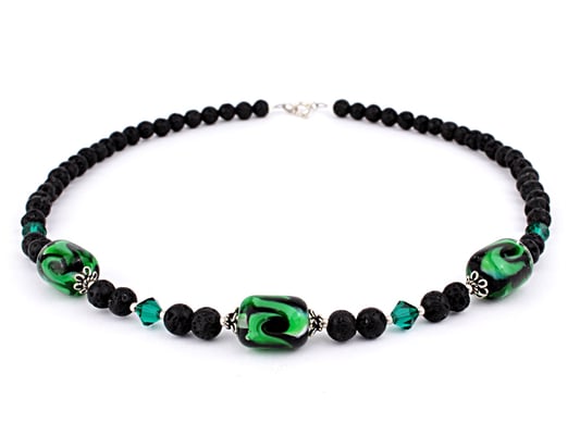 Lavakette mit drei Zylinderperlen in grün und schwarz