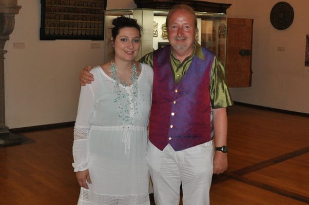 Ljiljana Winkler​ mit ihrem Manager Michael Britz​ im Maximilianmuseum in Augsburg bei der langen Nacht der Künste. 