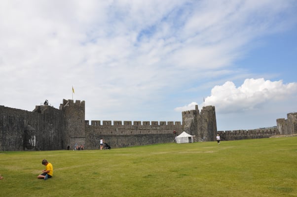 Wales, Auf dem Weg nach Irland: Station in Pembroke, Normannenburg