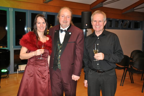 Almut Panfilenko​, Michael Britz​ und Gerhard Hellwig beim Neujahrskonzert des Bürgermeisters von Riegelsberg. Das Konzert kam auf Vermittlung von KuBe e.V. zustande.