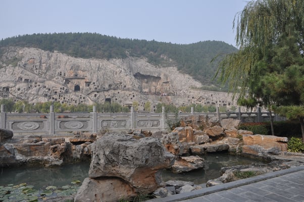 China, Longmen Grotten am Yi Fluss