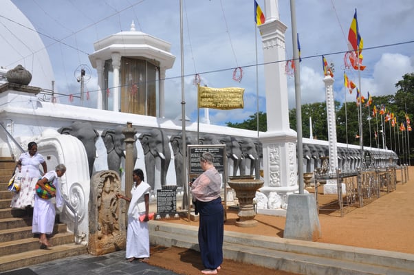 Sri Lanka: Anuradhapura, Dagoba Ruvanveliseya