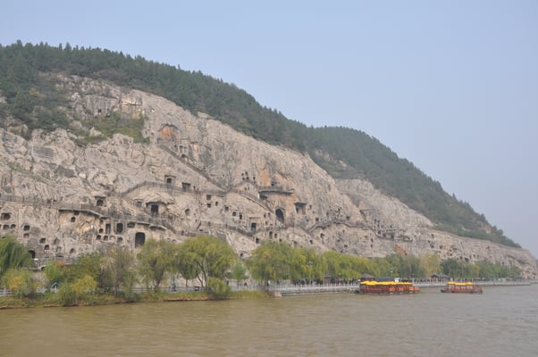 China, Longmen Grotten am Yi Fluss