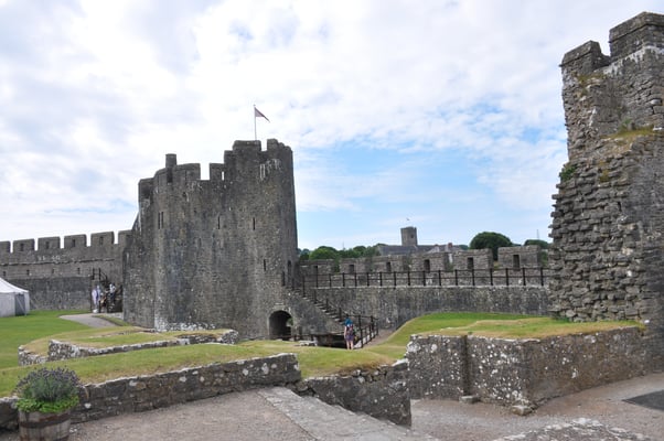 Wales, Auf dem Weg nach Irland: Station in Pembroke, Normannenburg