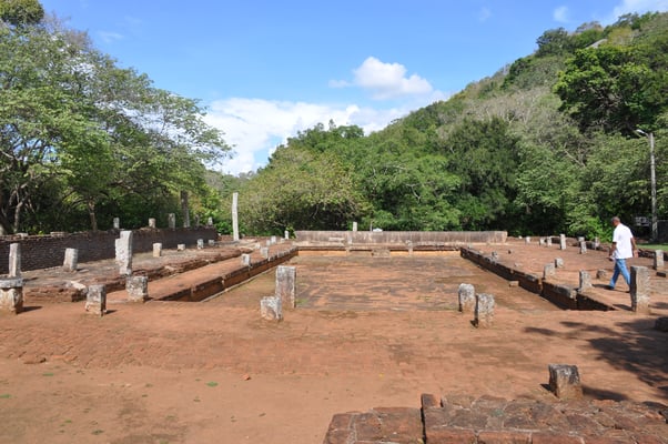 Sri Lanka, Mihintale, Giribanda Cetiya