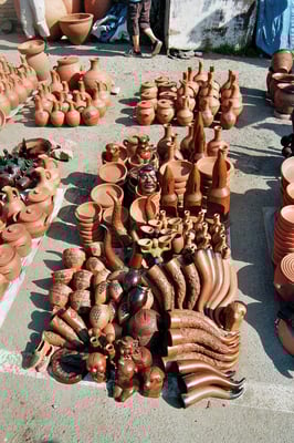 Georgien, Verkauf von Tonwaren am Straßenrand