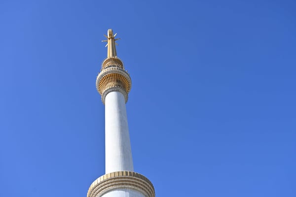 Turkmenistan, Ashgabad, Unabhängigkeitsdenkmal