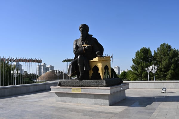Turkmenistan, Ashgabad, Unabhängigkeitsdenkmal