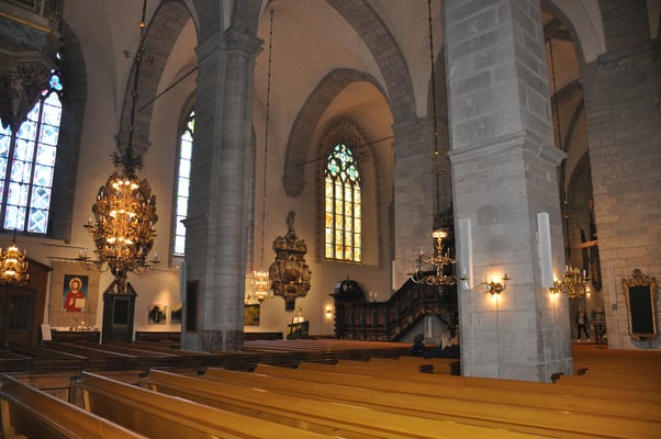 Schweden, Gotland, Visby mit Kathedrale und Stadtmauer