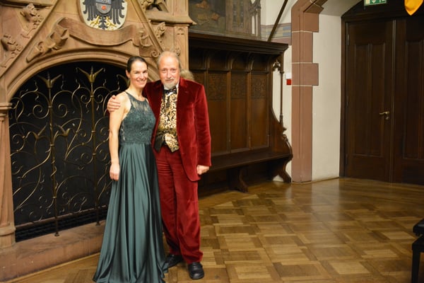 KuBe Konzert "Ein himmlisches Weihnachtskonzert" am 08. Dezember 2023 im Rathausfestsaal Saarbrücken, Almut Panfilenko mit Michael Britz.