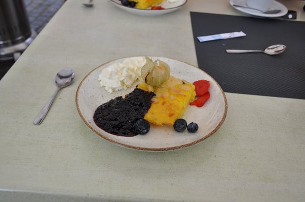 Schweden, Gotland, Visby mit Kathedrale und Stadtmauer