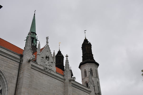 Schweden, Gotland, Visby mit Kathedrale und Stadtmauer