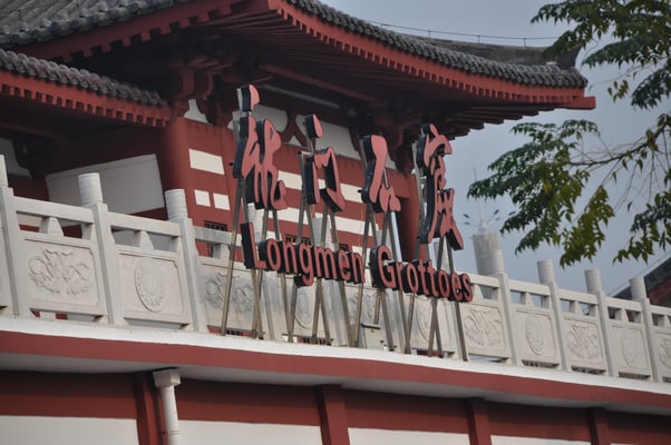 China, Longmen Grotten am Yi Fluss