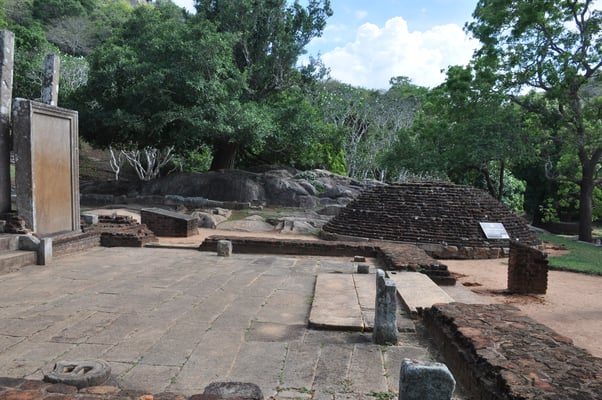 Sri Lanka, Mihintale, Giribanda Cetiya