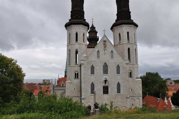 Schweden, Gotland, Visby mit Kathedrale und Stadtmauer