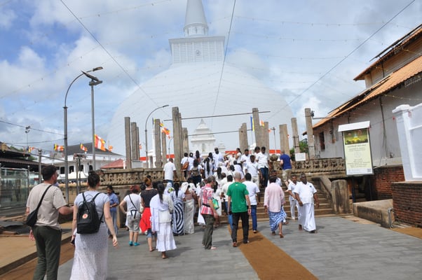 Sri Lanka: Anuradhapura, Dagoba Ruvanveliseya