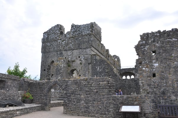 Wales, Auf dem Weg nach Irland: Station in Pembroke, Normannenburg
