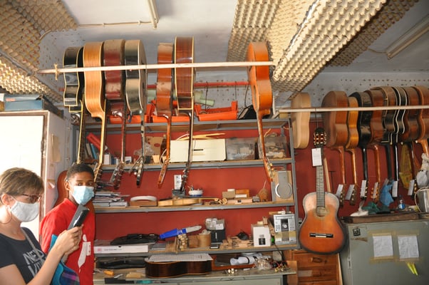 Kap Verden, Insel Sao Vicente, Stadt Mindelo, Gitarrenwerkstadt