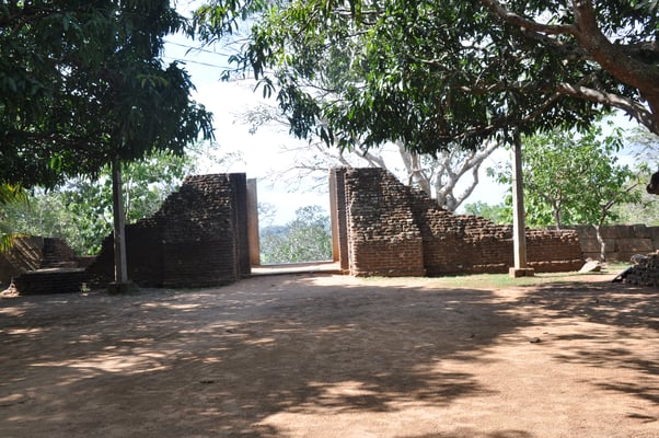 Sri Lanka, Mihintale, Giribanda Cetiya