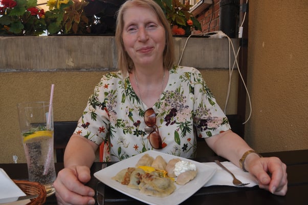 Polen: Danzig: Nach der Stadt Führung Essen in der Piroggerie und Bootsfahrt und danach ins Edelrestaurant Goldwasser