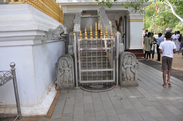 Sri Lanka: Anuradhapura, Jaya Sri Maha Boddhi