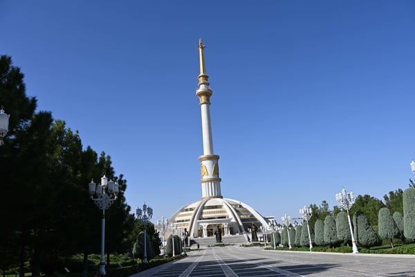 Turkmenistan, Ashgabad, Unabhängigkeitsdenkmal