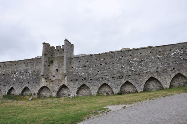 Schweden, Gotland, Visby mit Kathedrale und Stadtmauer