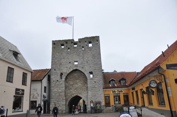 Schweden, Gotland, Visby, Stadtmauer und Altstadt