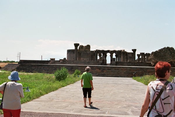 Ruine der Rundkirche Svartnots