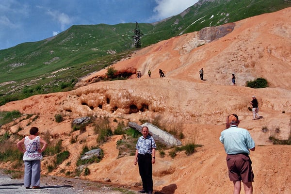 Georgien, Sinterterrassen mit Süßwasserquelle