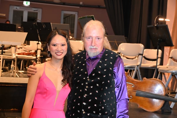 Neujahrskonzert 2026 "Klassik trifft Operette" des Vereins HA Multikulturelles Orchester und KuBe e.V. am 10. Januar 2026 im Bürgerhaus Dudweiler. Pianistin Anny Hwang mit Michael Britz.