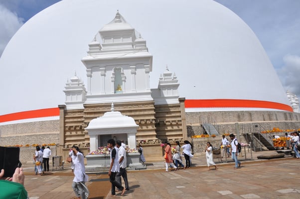 Sri Lanka: Anuradhapura, Dagoba Ruvanveliseya