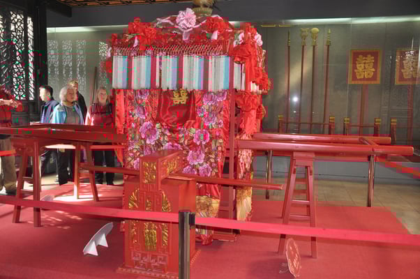 China, Wasserdorf Wuzhen, Besuch des Hochzeitsmuseums