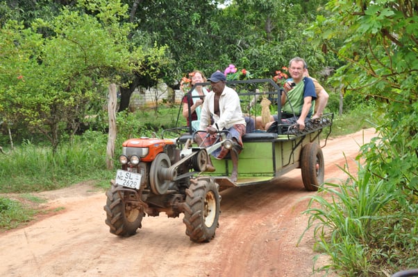 Sri Lanka, Hirwadunna, Fahrt mit einem Traktor