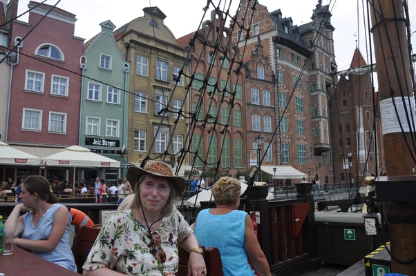 Polen: Danzig: Nach der Stadt Führung Essen in der Piroggerie und Bootsfahrt und danach ins Edelrestaurant Goldwasser