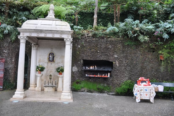 Madeira, Kirche  Igreja Matriz de Nossa Sennora do Monte , Grab Kaiser Karl I. von Österreich