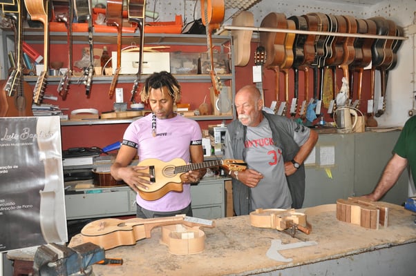 Kap Verden, Insel Sao Vicente, Stadt Mindelo, Gitarrenwerkstadt
