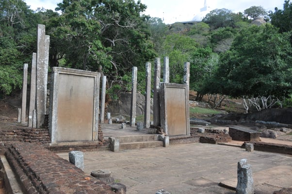 Sri Lanka, Mihintale, Giribanda Cetiya