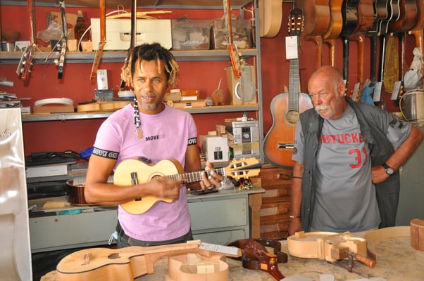 Kap Verden, Insel Sao Vicente, Stadt Mindelo, Gitarrenwerkstadt